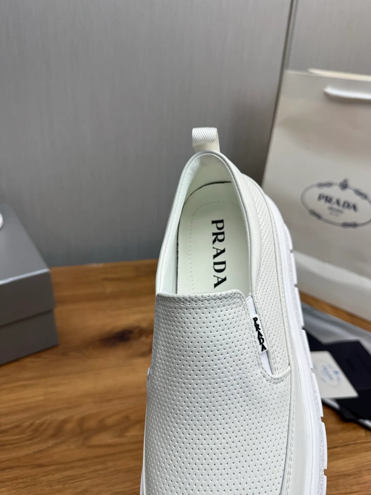 Men's shoes 💰580💰 [PRADA] Men's shoes are popular in the counter, official website is synchronized, 1 high-quality shipment ✔️Imported cowhide punching + cowhide lining, 1🆚1 replica, original sole, 38-45 (45 customized, non-refundable)